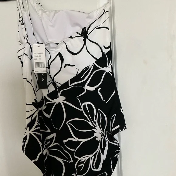 La Blanca Black and White One Piece Swimsuit - Picture 3 of 11